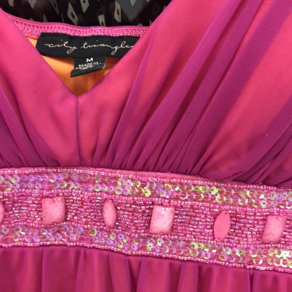 Vintage City Triangles pink dress.  Beaded.  Tie back. Size Medium.   EUC - Picture 2 of 4